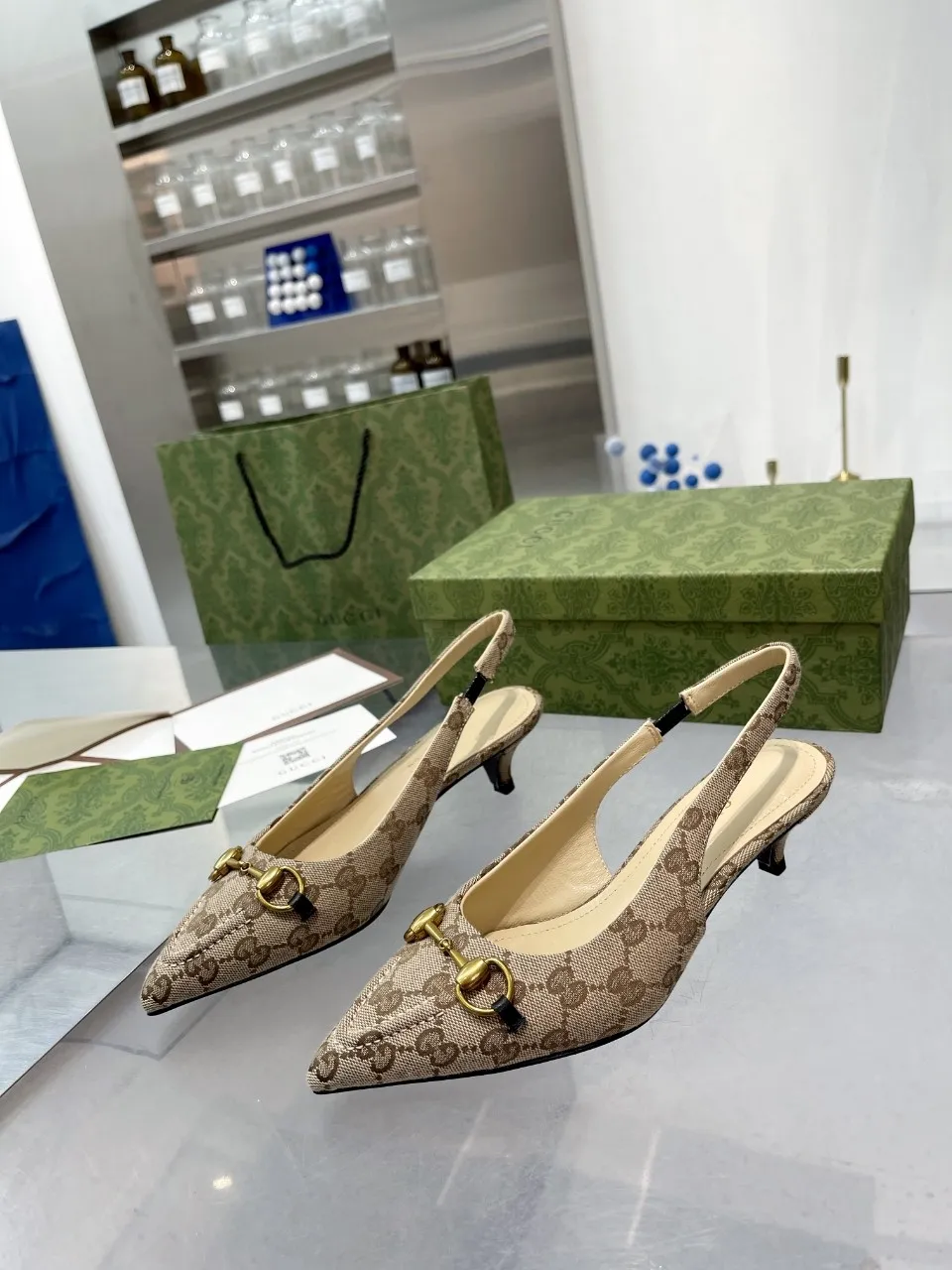 👟👟Ex-factory price 440👟👟 (genuine leather sole +40) Gucci Original GG canvas adds dazzling essence to these slingback pumps. Brown leather piping and light gold-toned hardware are complemented by beige and brown graphics. The pointed toe, elasticated straps and low heel all work together to create a comfortable fit. Upper: Made of first-layer imported patent cowhide/sheepskin lining. Outsole: rubber non-slip outsole/genuine leather outsole. Size: 35-42 (34/41 42 customized, non-refundable)